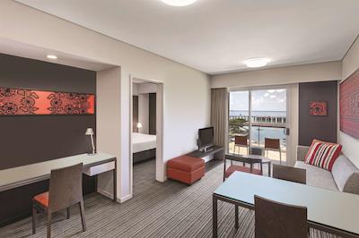 ادینا اپارتمنت هتل داروین واترفرنت