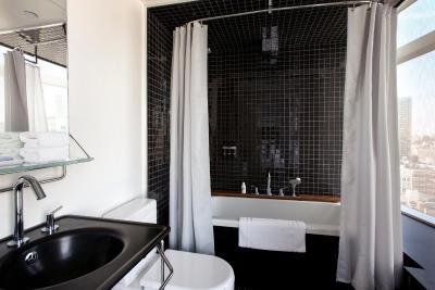 د استاندارد ایست ویلیج-د کوپر اسکوار