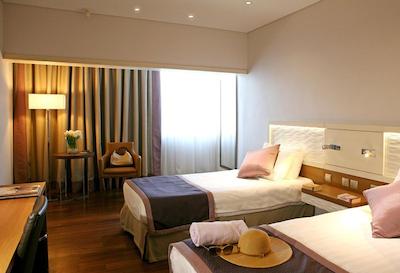 کرون پلازا لیماسل