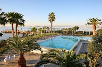 کرون پلازا لیماسل