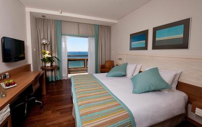 کرون پلازا لیماسل