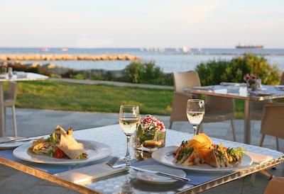 کرون پلازا لیماسل