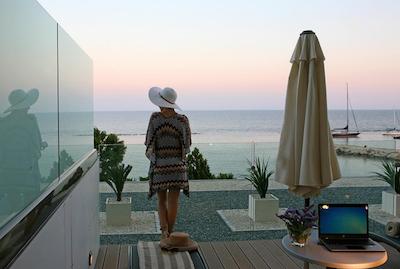 کرون پلازا لیماسل