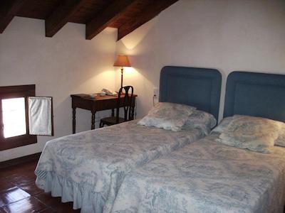 دموز سلکتا هتل دنا انیتا