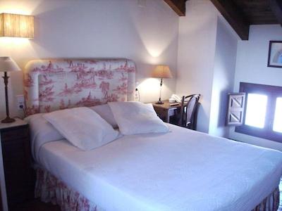 دموز سلکتا هتل دنا انیتا