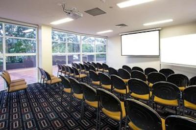 دوبلتری بای هیلتون هتل کیرنز