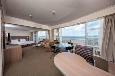 دوبلتری بای هیلتون هتل کیرنز