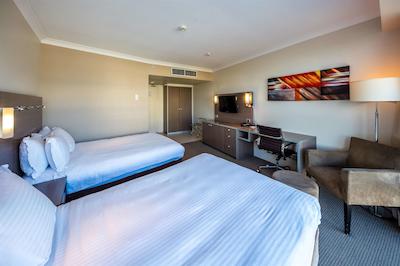 دوبلتری بای هیلتون هتل کیرنز