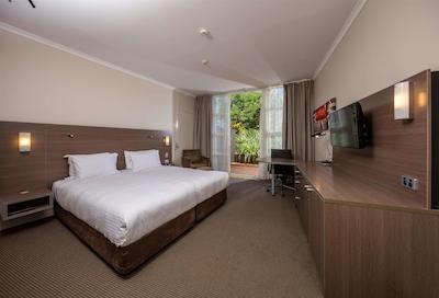 دوبلتری بای هیلتون هتل کیرنز