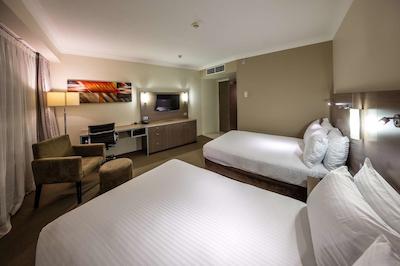 دوبلتری بای هیلتون هتل کیرنز