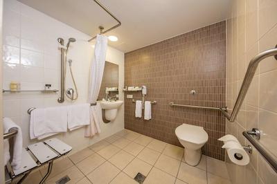 دوبلتری بای هیلتون هتل کیرنز