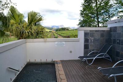 لاونیر کونتری لج اند وین استات