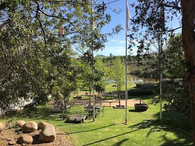 لاونیر کونتری لج اند وین استات