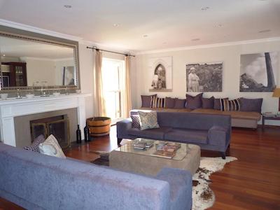 لاونیر کونتری لج اند وین استات