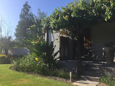 لاونیر کونتری لج اند وین استات