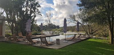 لاونیر کونتری لج اند وین استات