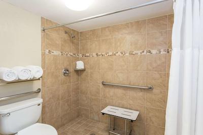 وایندهام گاردن فرت میرز بیچ