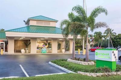 وایندهام گاردن فرت میرز بیچ