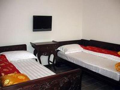 وایت تاور ییر گست هاوس