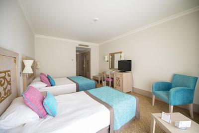 کریستال فمیلی ریزورت