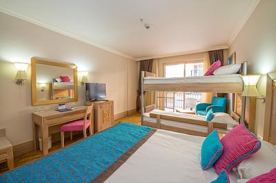 کریستال فمیلی ریزورت