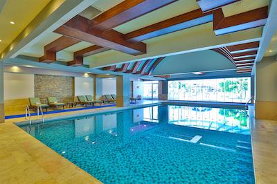 کریستال فمیلی ریزورت