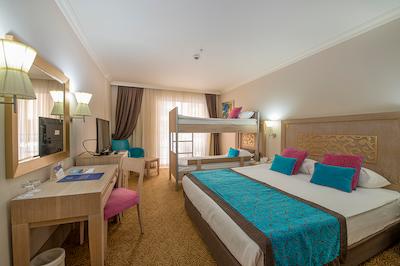 کریستال فمیلی ریزورت