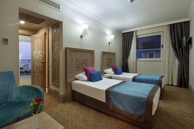 کریستال فمیلی ریزورت