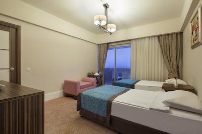 کریستال فمیلی ریزورت