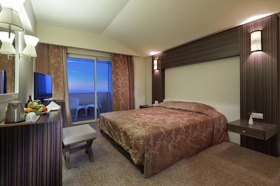 کریستال فمیلی ریزورت