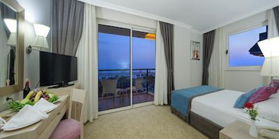 کریستال فمیلی ریزورت