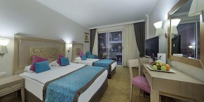 کریستال فمیلی ریزورت