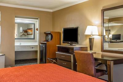 کوالیتی این اند سویتز فت جاکسُن مینگات