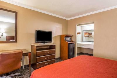 کوالیتی این اند سویتز فت جاکسُن مینگات