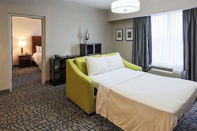 هیلتون گاردن این لویسویل نردیست