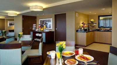 دوبلتری بای هیلتون هتل کلولاند دونتون-لاکسید