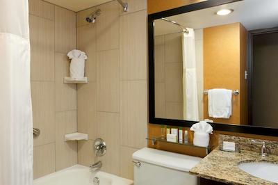 دوبلتری بای هیلتون هتل کلولاند دونتون-لاکسید