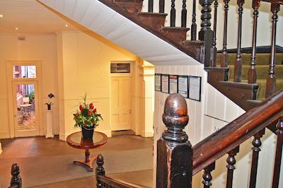 د انسُنیا اُن لیدیارد