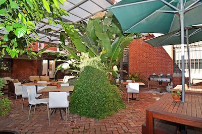 د انسُنیا اُن لیدیارد