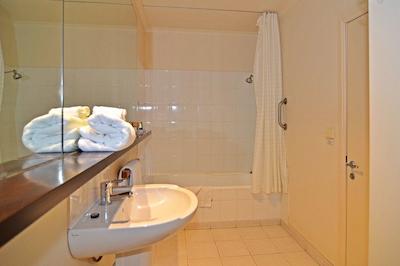 د انسُنیا اُن لیدیارد