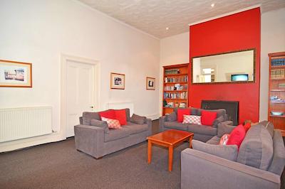 د انسُنیا اُن لیدیارد