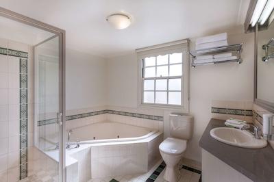 بست وسترن اُلد ماریتیم