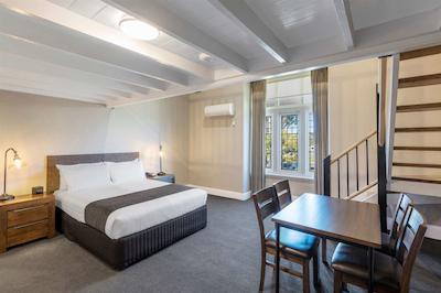 بست وسترن اُلد ماریتیم