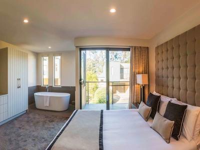 د سبل کرسویک فرست ریزرت