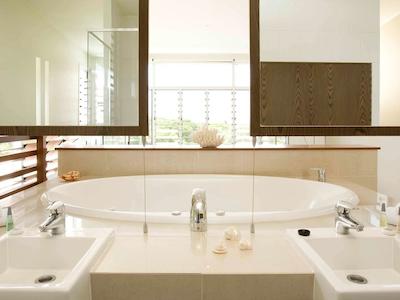 د سبل توین واترز