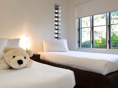 د سبل توین واترز