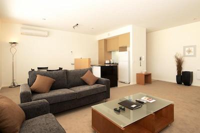 اپارتمنتز @ گلن واورلی