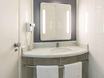 ایبیز اسو جس دز کمپز دوترا