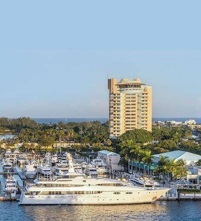 پیر سیکستی-سیکس هتل اند مارینا