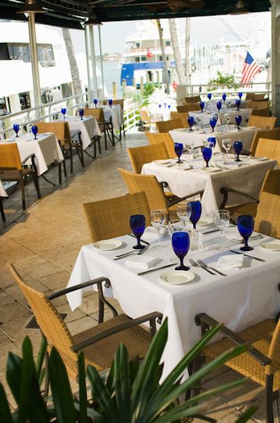 پیر سیکستی-سیکس هتل اند مارینا